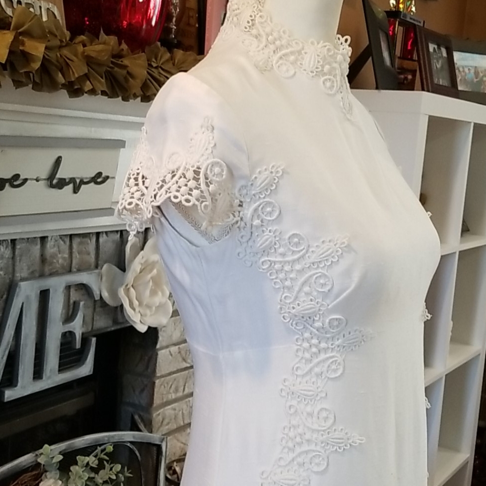 Vintage Shantung Wedding Dress w/ Bustle, size S - Picture 3 of 16